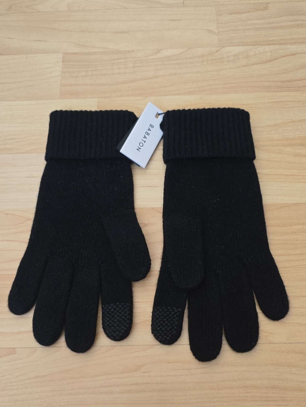 Aritzia Cashmere Exalt Tech Gloves100% Italian cashmere Black gloves